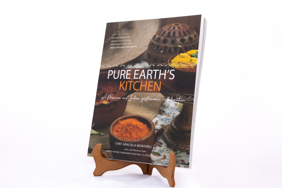 Pure Earth’s Kitchen – Cookbook of ancestral recipes and everyday classics using traditional pottery and spices for lead-free cuisine